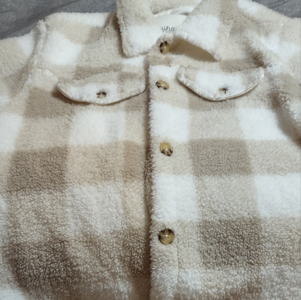 Shacket - Picture 2 of 8